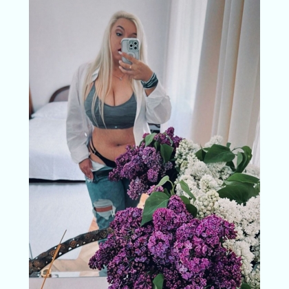 Грудаста.попаста грайлива Дірочки робочі обидві Іграшки є.виїзд є